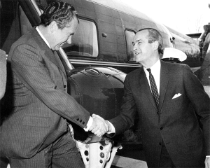 Ruchard Nixon (stanga) si Richard Helms (dreapta)