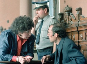 Nicu Ceausescu si avocata sa in timpul procesului