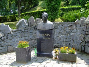 Statuie a lui Marton Aron